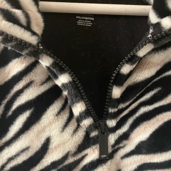 Calvin Klein Performance Pullover - Picture 5 of 5